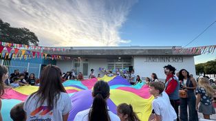 La jornada concluyó con el tradicional corte de cintas y el recorrido por las nuevas instalaciones, en un clima de celebración compartida por autoridades, docentes, alumnos y vecinos.