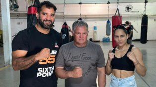 Jairo Suárez y Lara Arener, junto con su entrenador Rodolfo Chito Retamal, en la previa al evento &nbsp;que se llevará a cabo en el Club Palma Juniors.