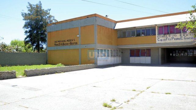 Ingresaron a la escuela Bazán y Bustos y robaron 49 notebooks