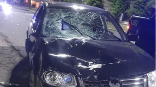 El auto Volskwagen Bora involucrado en la tragedia vial ocurrida el domingo a la noche en Santa Fe.