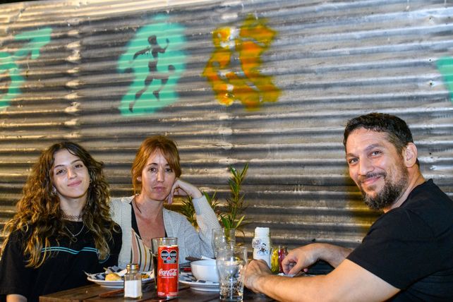 Irina Fernández, Eleonora Barón y Pablo Fernández.