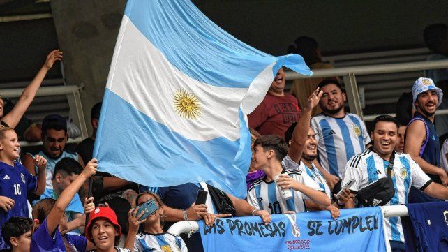 Goleada y fiesta de los hinchas argentinos