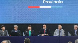 El gobernador Perotti, con parte de su gabinete, se reunió con intendentes y presidentes comunales para brindarle detalles del acuerdo de la deuda de coparticipación que la Nación le abonará a la provincia.&nbsp;
