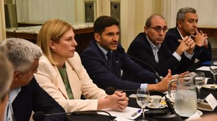 El gobernador Maximiliano Pullaro, la vicegobernadora Gisela Scaglia y el intendente Pablo Javkin estuvieron este lunes en la reunión de la Multisectorial por la Paz.&nbsp; 