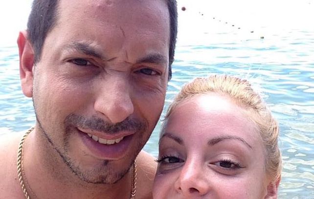 Pareja. El director artístico en una selfie junto a la bailarina Gisela Bernal.