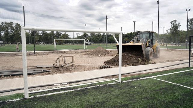 Las obras en el óvalo del hipódromo van a todo ritmo y las canchas de fútbol ya están casi listas.
