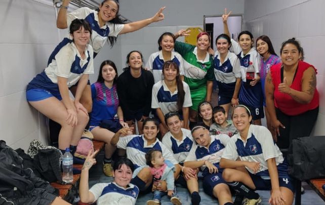 El femenino. El plantel de Mitre de Pérez que empató ante Morning Star 2-2 por la segunda fecha.&nbsp;