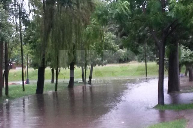 Vecinos de Guadalupe denunciaron la falta de servicio eléctrico durante la tarde del martes mientras se desataba una fuerte tormenta sobre la ciudad.