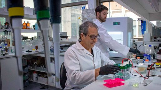 La única unidad del país que mide el peso de biofármacos para tratar tumores funciona en Rosario