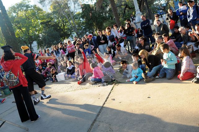 Los vecinos del Parque Alberdi realizaron una mateada dominguera en el día del amigo