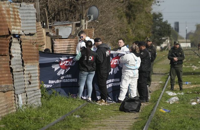 Investigan la muerte de un hombre discapacitado hallado sobre las vías del tren en zona noroeste.