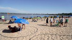 Los bañistas este verano, en una playa más vacía, se circunscribieron a los circulos de respeto en La Florida. Los bañistas este verano, en una playa más vacía, se circunscribieron a los circulos de respeto en La Florida.