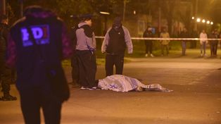 Tras recibir una fuerte descarga de balas, Javier Miño murió sobre el asfalto de Avellaneda al 6600.&nbsp;
