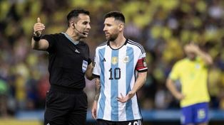 El chileno Piero Maza dirigió el encuentro que Argentina venció a Brasil en noviembre de 2023 por las Eliminatorias para el Mundial 2026.