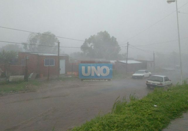 Terrible temporal de lluvia y viento generó graves destrozos en Paraná