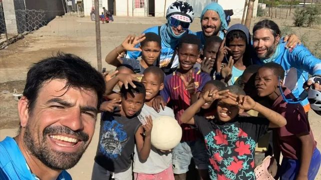 La Konga sonó en África gracias a un grupo de ciclistas cordobeses.