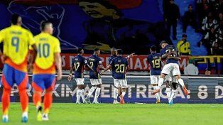 Ecuador aguantó con un jugador menos y dio el golpe ante Colombia