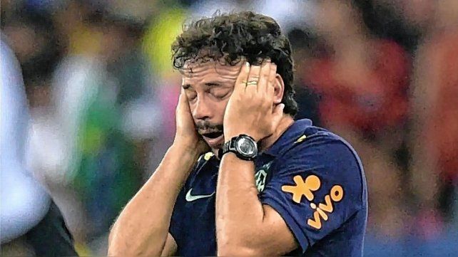 No va más: Fernando Diniz fue despedido de Brasil.