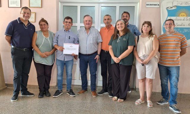 Michlig entregó aportes para la mejorar de infraestructura en escuelas de la ciudad de San Cristóbal