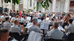 La Banda de Música de la Policía brindó un recital en la Peatonal