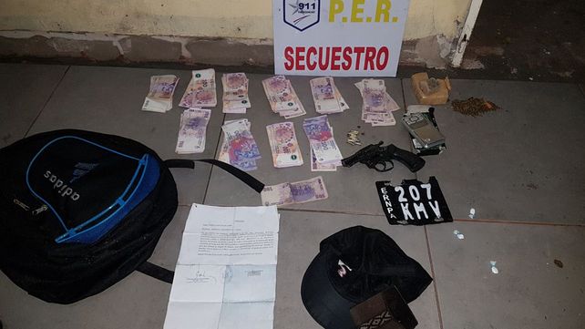 Tras una persecución, fue detenido con estupefacientes y un arma de fuego