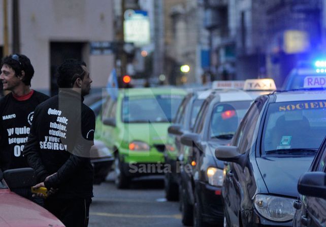 Taxistas y remiseros se movilizarán la semana que viene por la inseguridad
