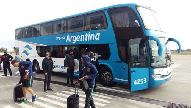El plantel de Rosario Central llegó a Fisherton para embarcar a Medellín