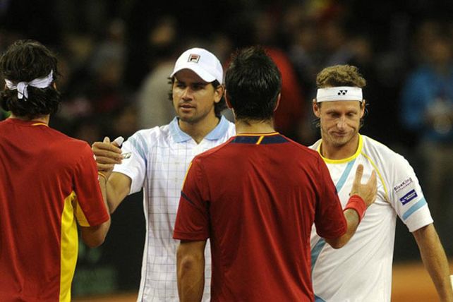 Nalbandian y Schwank ganaron el dobles y abrieron una esperanza
