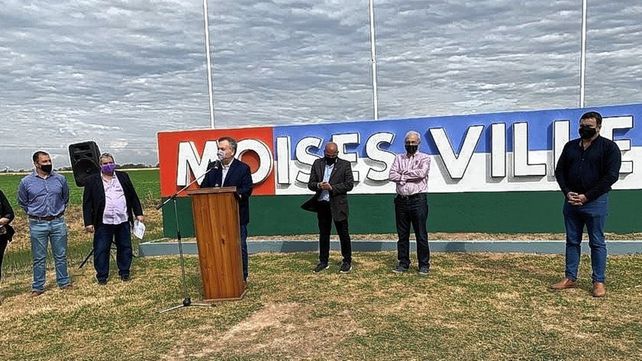 El senador provincial Felipe Michlig en Mosise Ville.