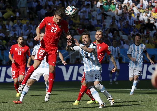 Sufriendo, a pura garra y corazón, Argentina venció a Suiza y está en cuartos