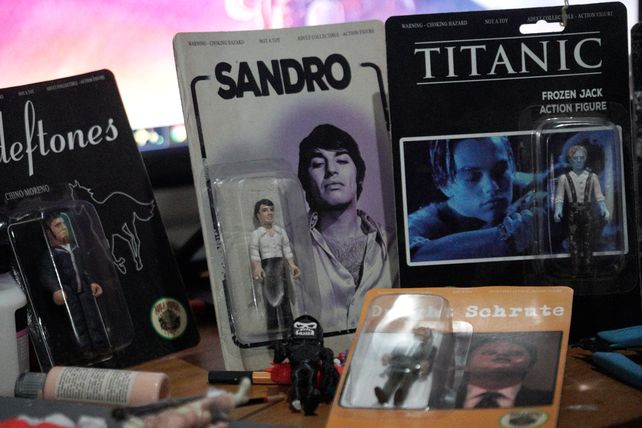 Algunas de las figuras que comercializa el artista rosarino.