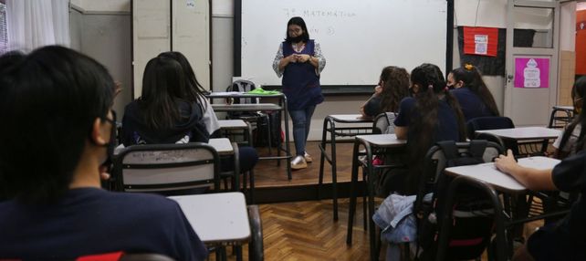 Educación prevé que en agosto todas las primarias santafesinas tendrán 5 horas de clases diarias