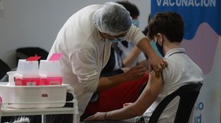En Rosario se siguen vacunando contra el coronavirus a los adolescentes.&nbsp; 