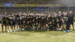 El primer partido del año de local fue en el Gigante, donde los hinchas celebraron el título obtenido.