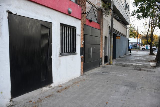 Hallaron a un gendarme muerto y otro inconsciente dentro de una vivienda en zona sur