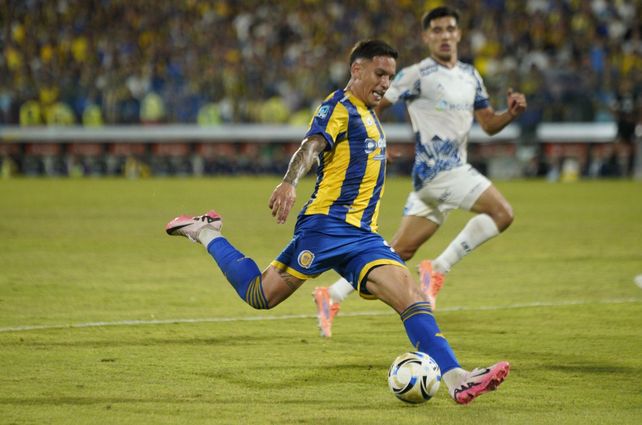 Enzo Copetti no pudo terminar el partido contra Talleres, pero se recuperó y tiene muchas chances de ser titular en La Plata.