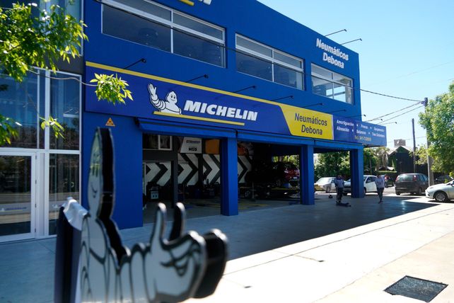 La esquina de avenida Illia y Los Pumas donde estrenaron el nuevo punto de venta. Allí buscan atender no sólo el público de Funes sino también el de Fisherton y Aldea.