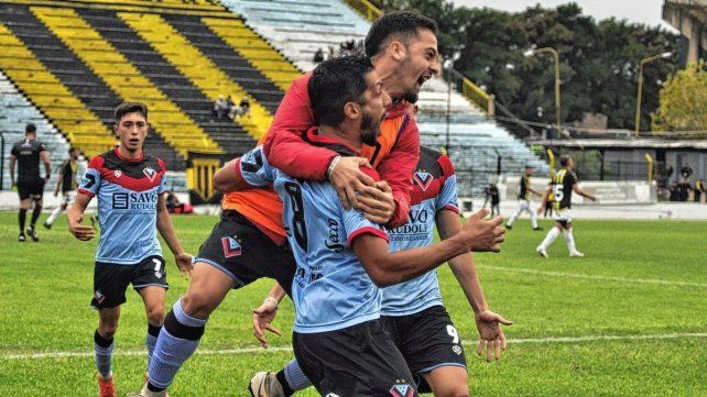 Brown (A) ganó tras 16 partidos y toma confianza para recibir a Colón