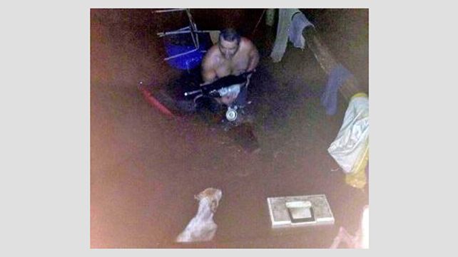 Una familia quedó aislada por el agua en Talita tras el temporal