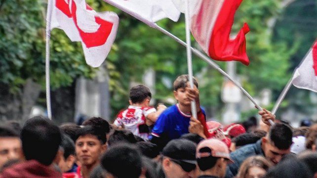 La dirigencia de Unión comunicó a sus hinchas los datos para tener en cuenta al pisar Chile.