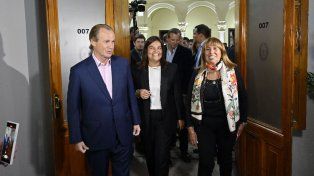 El gobernador Bordet, su esposa Mariel Ávila y Cristina Cremer en la inauguración del Salón Jorge Busti&nbsp;