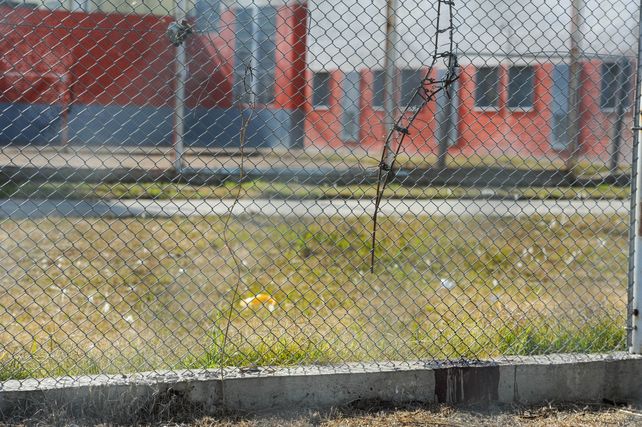 Fuga de Piñero: uno de los tejidos cortados y los rastros de la víctima fatal.&nbsp;