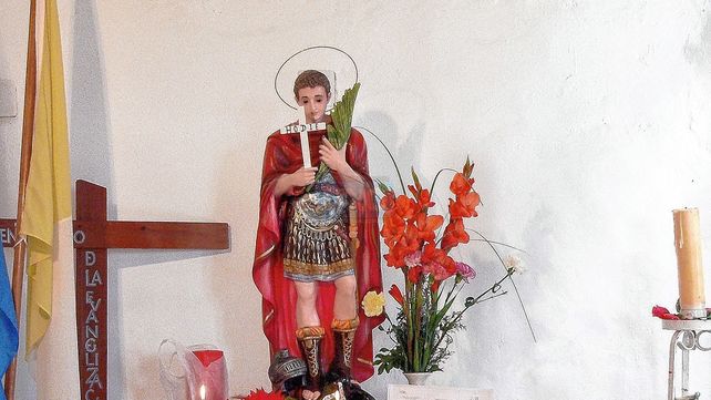 Paraná: El padre Cacho y la devoción a San Expedito