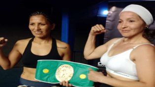 La bonaerense Anahí Sánchez y la entrerriana Érica Álvarez tras superar el pesaje.
