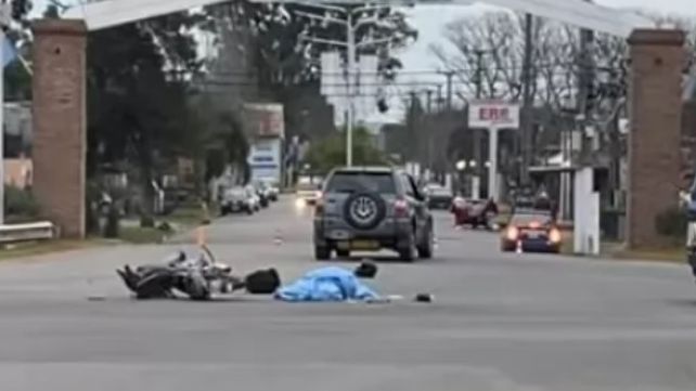 El motociclista aparentemente intentaba ingresar hacia Ybarlucea y chocó contra una camioneta sobre la ruta nacional 34.