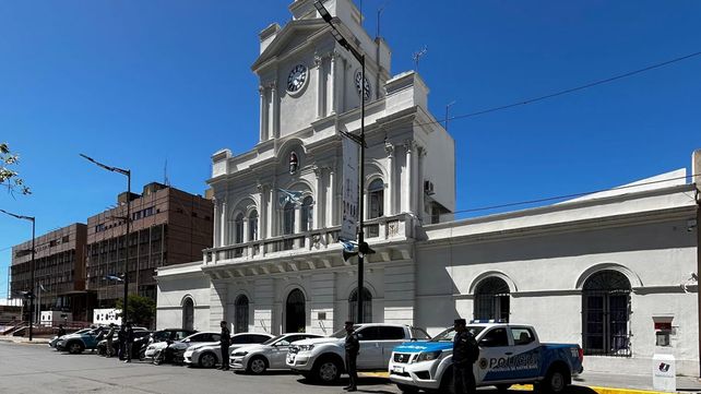 Seis autos y dos motos fueron secuestrados en el marco de la causa por Narcotráfico en que hay siete detenidos y gran cantidad de estupefacientes incautados Seis autos y dos motos fueron secuestrados en el marco de la causa por Narcotráfico en que hay siete detenidos y gran cantidad de estupefacientes incautados