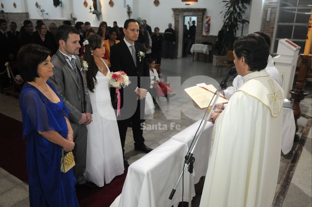 Ceremonia. La Iglesia de Fátima recibió a Fernando y Virginia. Las dudas se esfumaron y ambos vivieron un emotivo momento.