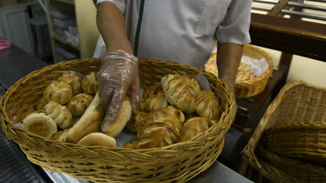 El precio promedio del kilo de pan en panaderías de Rosario ronda hoy entre los 2.800 y 3.000 pesos.