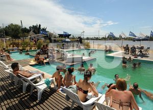 Complejos privados con piscina, una opción para pasar el verano
