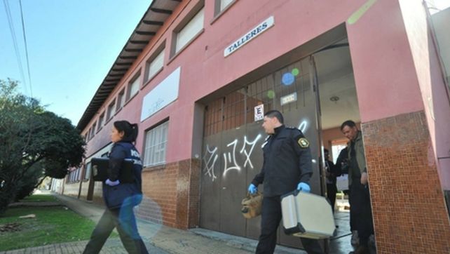 Instituto Próvolo. La fiscal y la policía salen de la sede con pruebas.